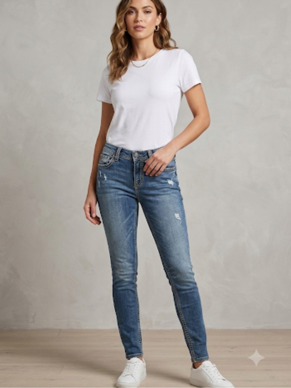 💕Silver Jeans Women’s Dark Wash Distressed Skinny Jeans - Blue